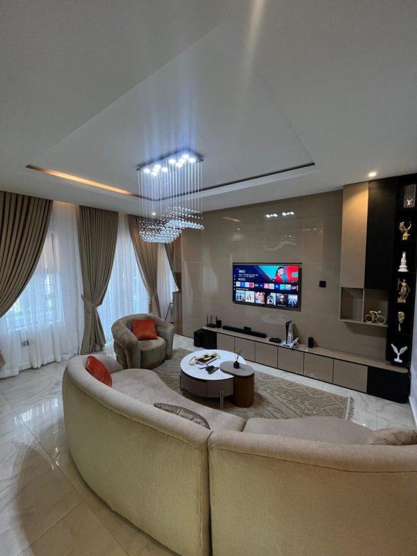 Brand New Luxury 2 Bedroom Penthouse Maisonette (Shortlet)