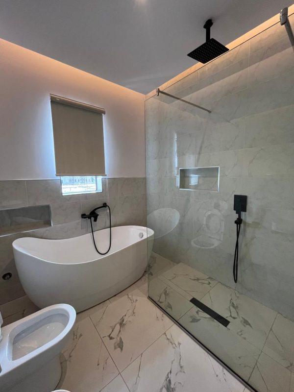 Brand New Luxury 2 Bedroom Penthouse Maisonette (Shortlet)