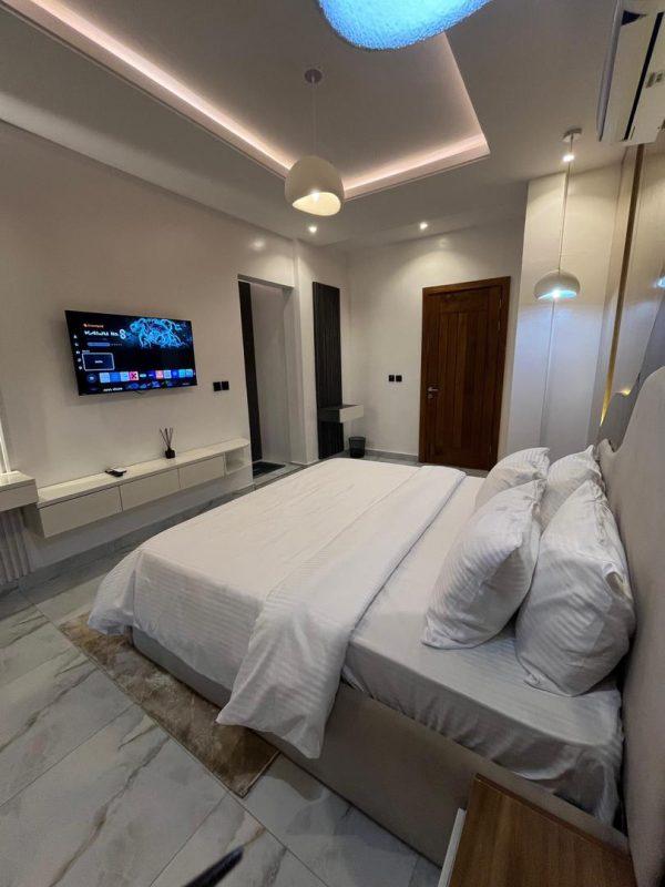 Brand New Luxury 2 Bedroom Penthouse Maisonette (Shortlet)