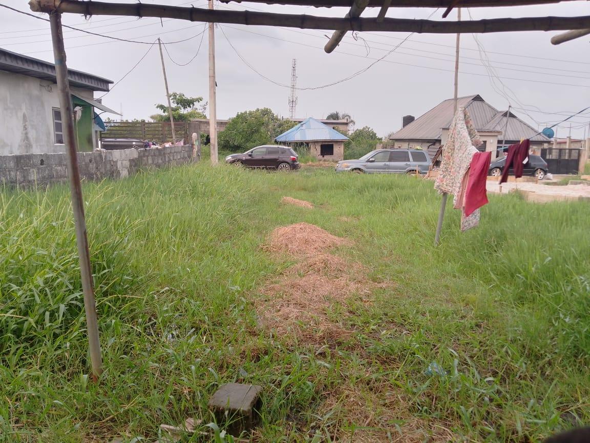 Just in!!! Half plot of land for sale (350sqm) in an Estate in Kajola Lakowe